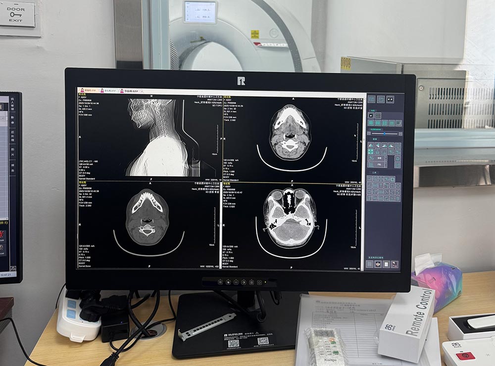 24-inch 2MP Medical Diagnostic Monitor
